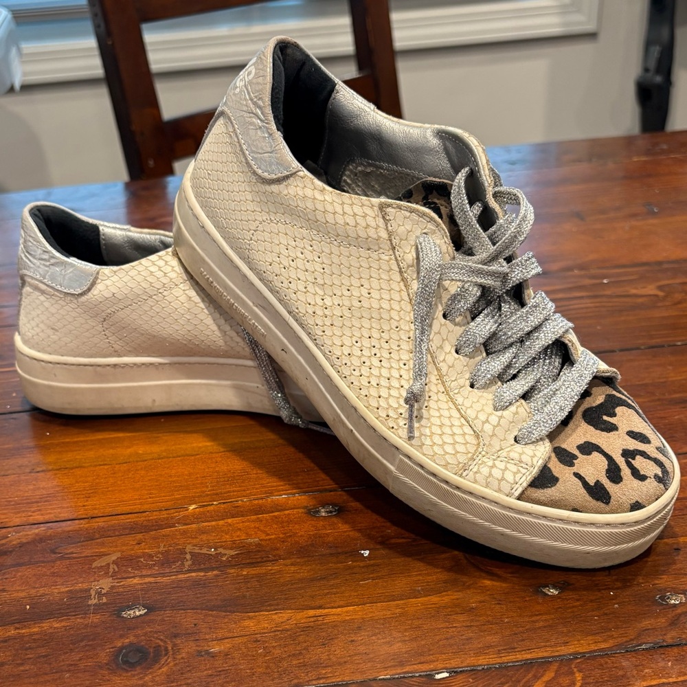 P448 Shoes in size 39